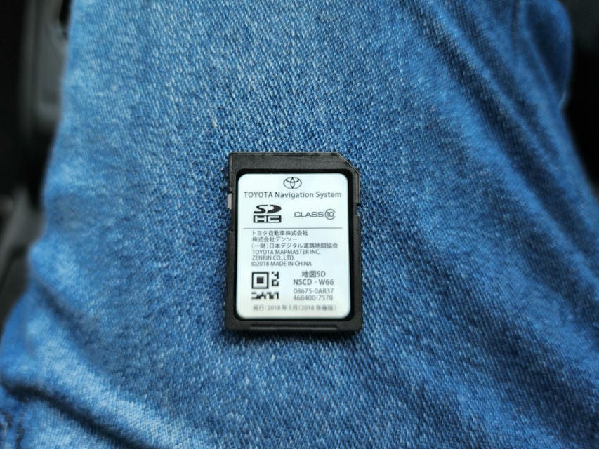 4940528