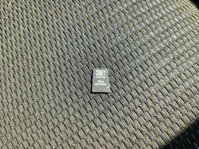 4951137