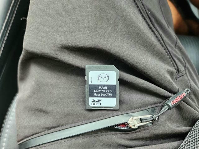 4952736