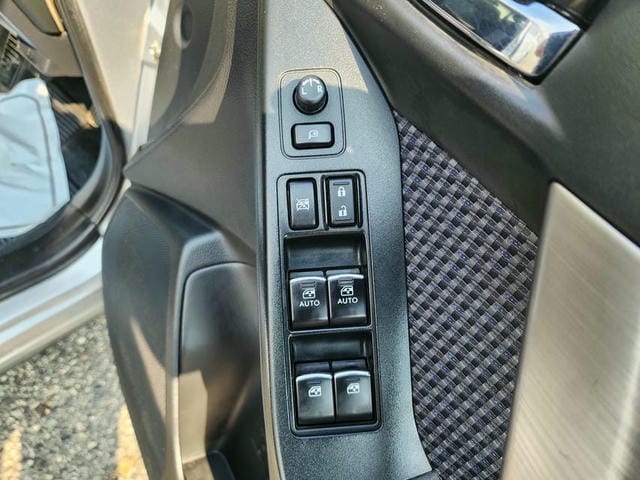 4957616