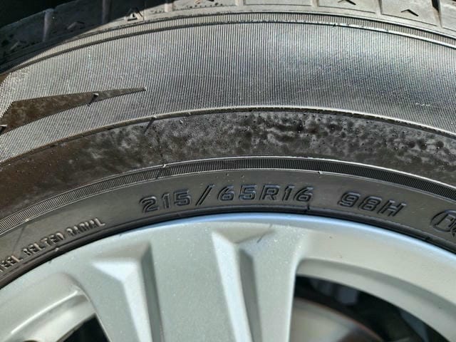 4957923