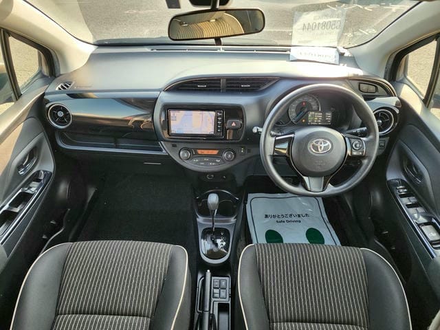 495978