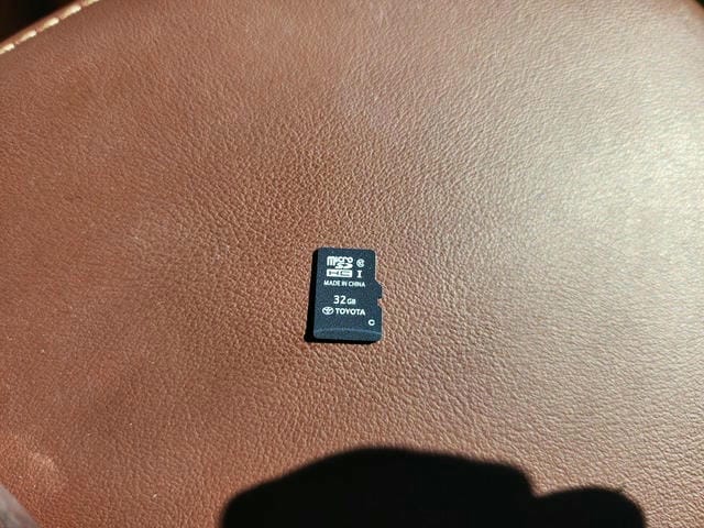 4961837