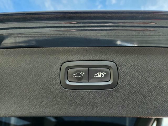 4963718