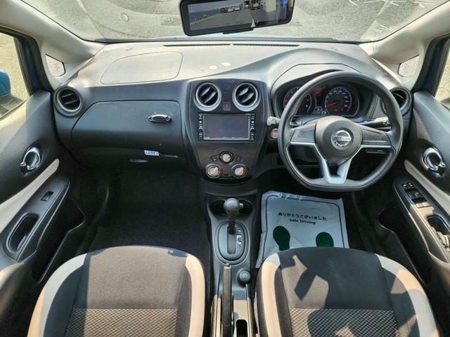 496818