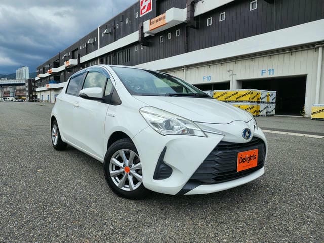 TOYOTA VITZ HYBRID F 2018/7