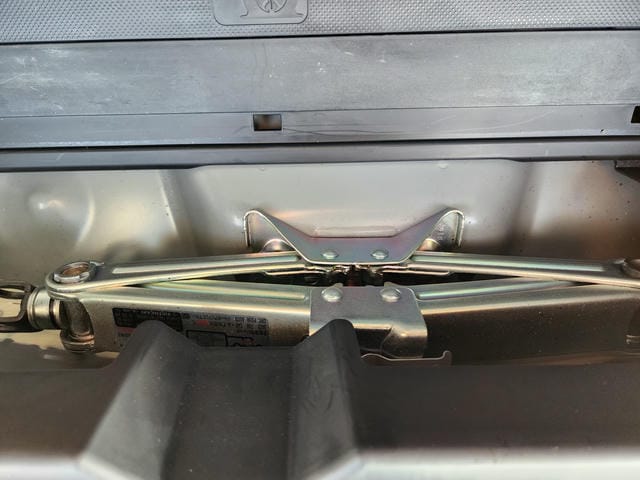 4972213