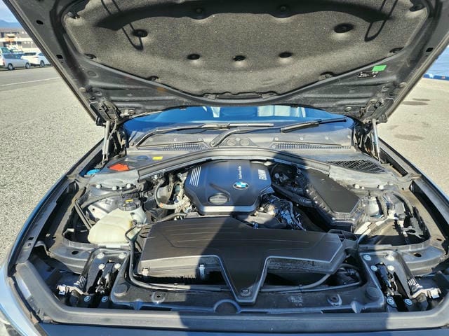 4976632