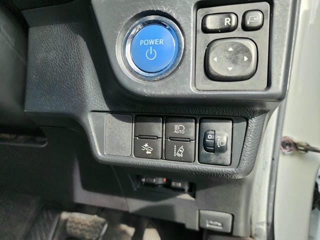 5057818