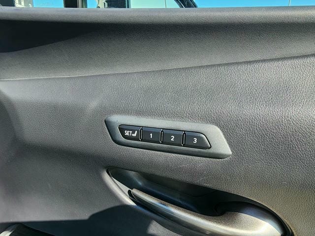5063319