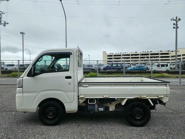 506744
