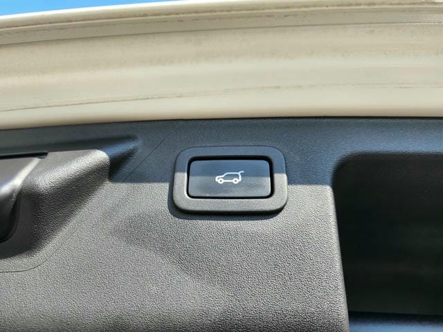 5083617