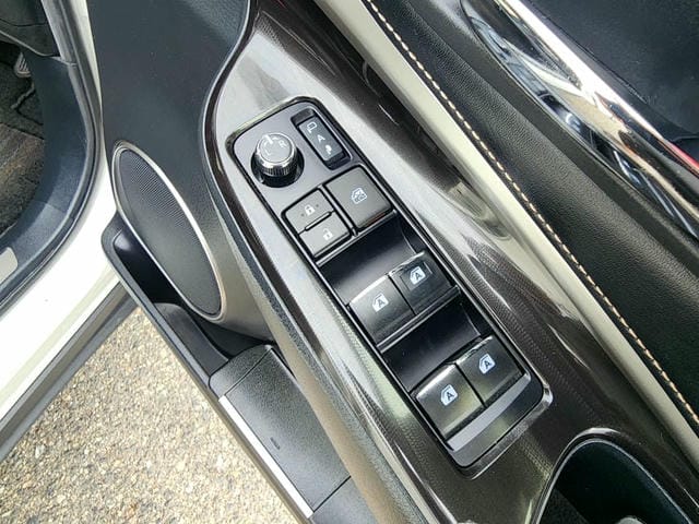 5093218