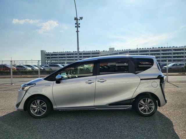 TOYOTA SIENTA HYBRID G 2019/7 photo 6