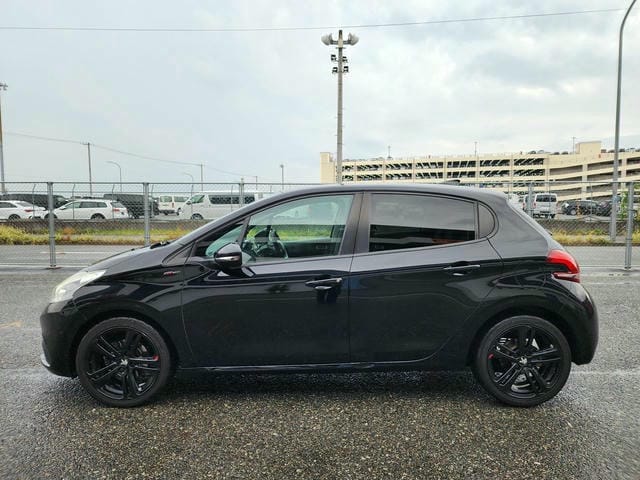 PEUGEOT 208 GT LINE 2019/8 photo 6