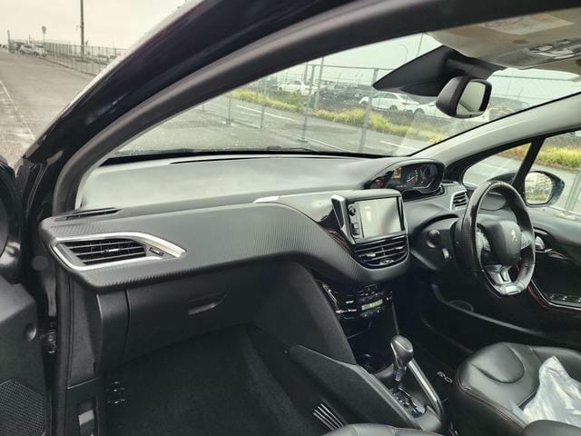 PEUGEOT 208 GT LINE 2019/8 photo 9