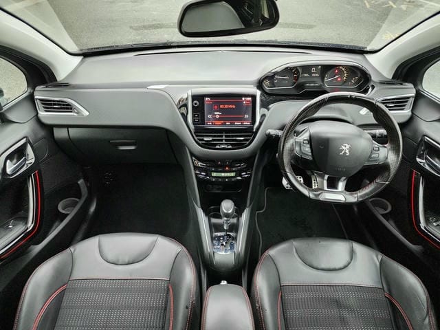 PEUGEOT 208 GT LINE 2019/8 photo 10