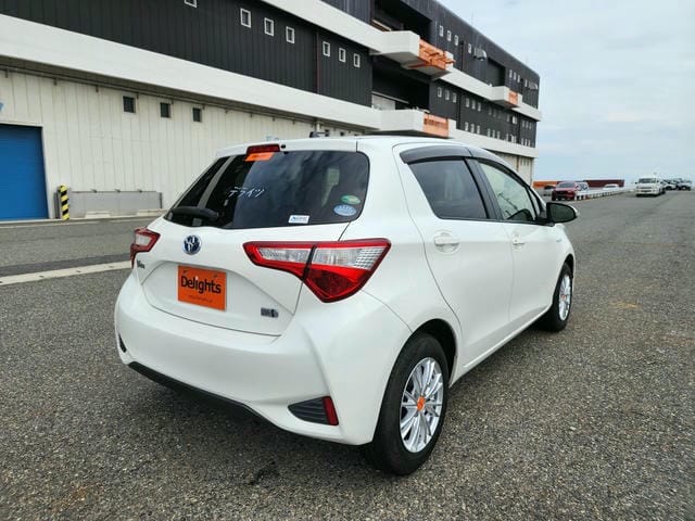 TOYOTA VITZ HYBRID F 2019/6 photo 3