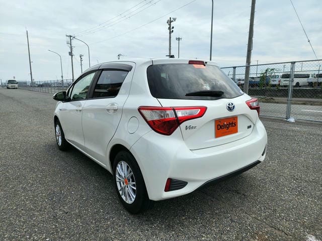 TOYOTA VITZ HYBRID F 2019/6 photo 5