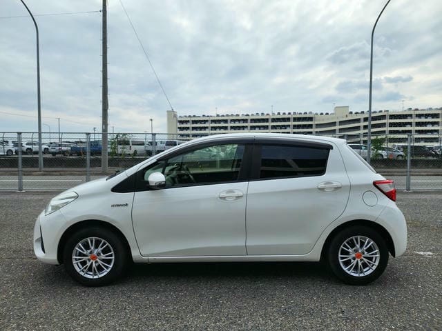 TOYOTA VITZ HYBRID F 2019/6 photo 6