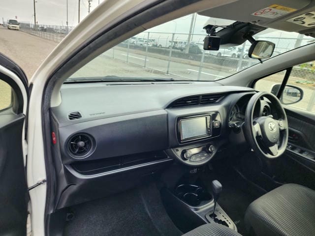 TOYOTA VITZ HYBRID F 2019/6 photo 9