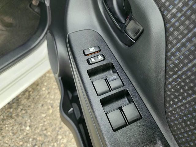TOYOTA VITZ HYBRID F 2019/6 photo 17