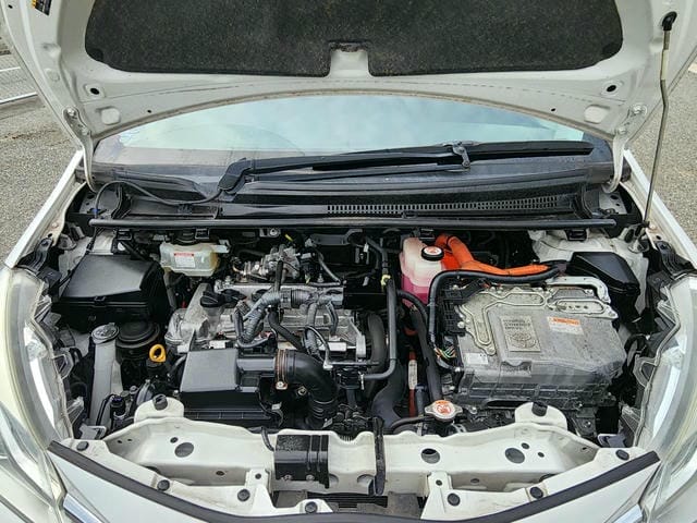 TOYOTA VITZ HYBRID F 2019/6 photo 35