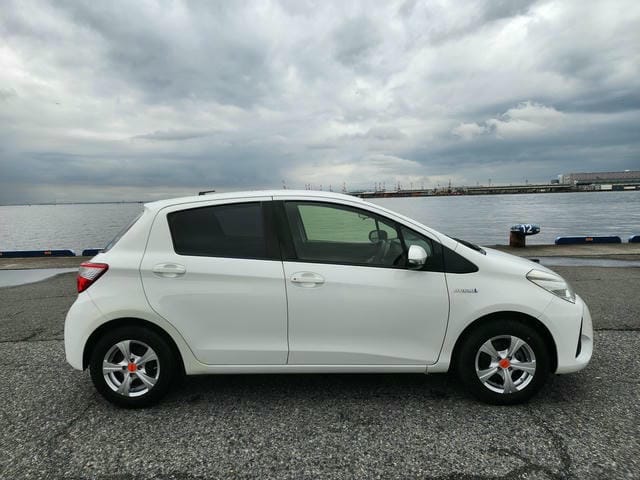 TOYOTA VITZ  2019/9 photo 2