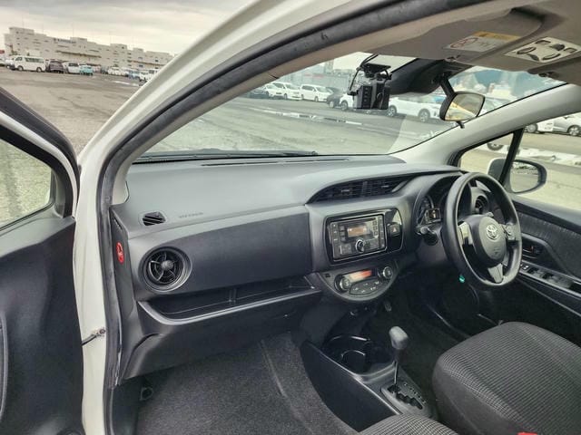 TOYOTA VITZ  2019/9 photo 9