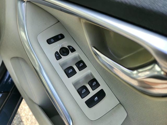 VOLVO V40  2019/1 photo 17