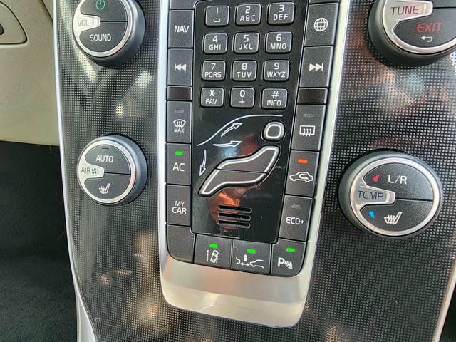 VOLVO V40  2019/1 photo 23