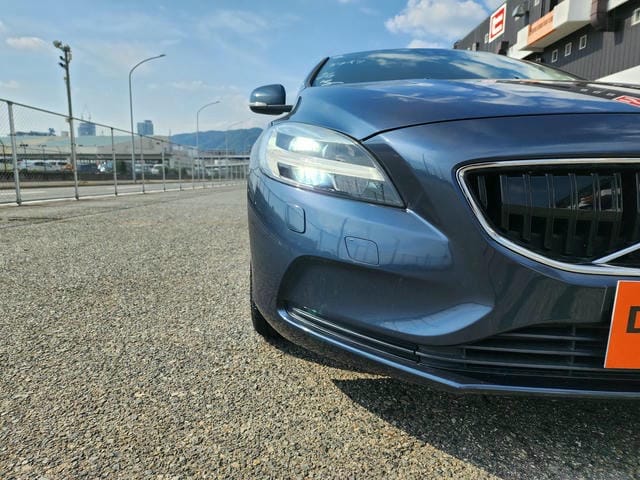VOLVO V40  2019/1 photo 30