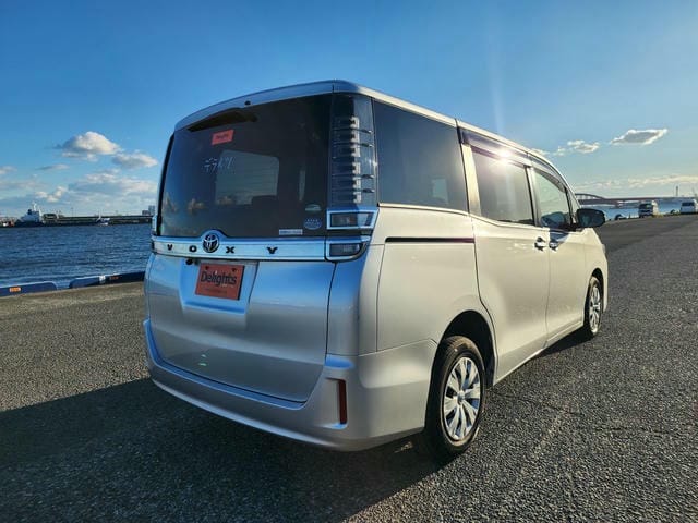 TOYOTA VOXY X 4WD 2019/8 photo 3