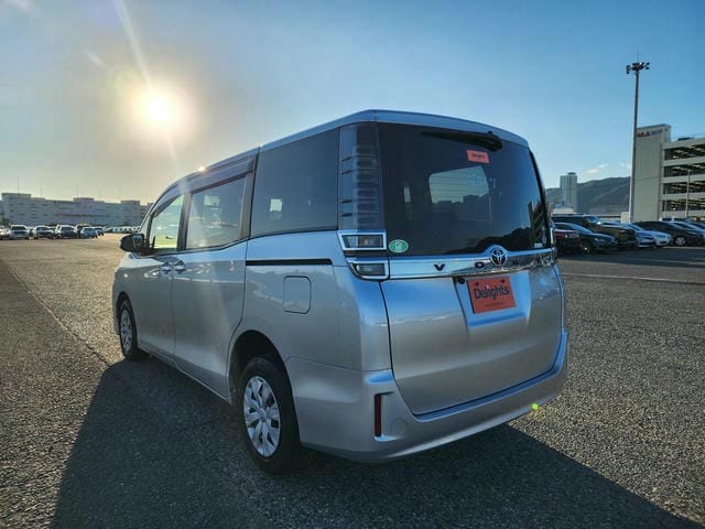TOYOTA VOXY X 4WD 2019/8 photo 5