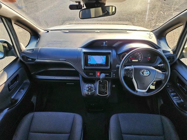 TOYOTA VOXY X 4WD 2019/8 photo 10