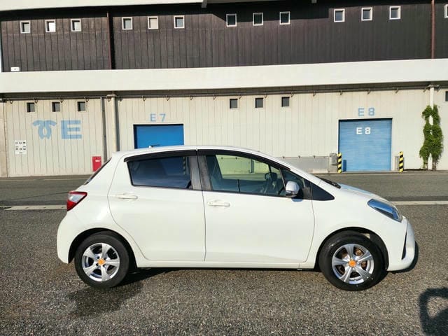 TOYOTA VITZ F 2019/9 photo 2