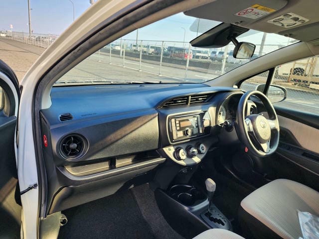 TOYOTA VITZ F 2019/9 photo 9