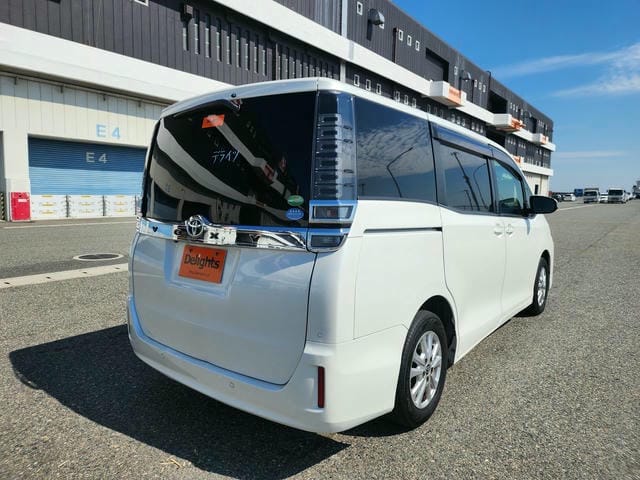 TOYOTA VOXY V 2019/7 photo 3