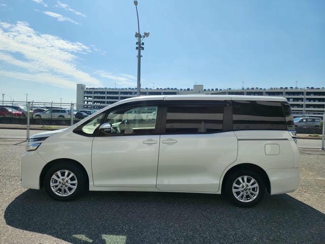 TOYOTA VOXY V 2019/7 photo 6