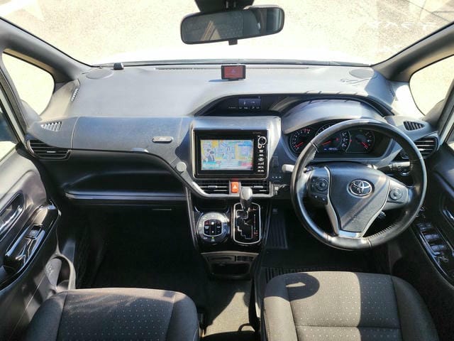 TOYOTA VOXY V 2019/7 photo 10