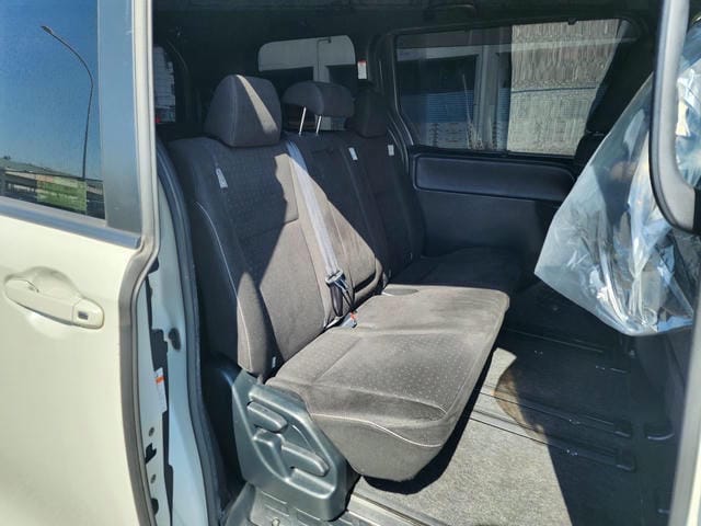 TOYOTA VOXY V 2019/7 photo 12