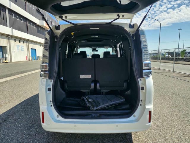 TOYOTA VOXY V 2019/7 photo 14