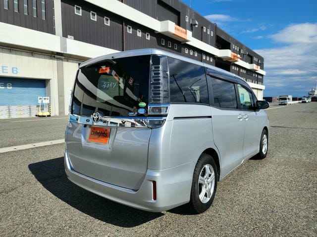 TOYOTA VOXY X 2019/8 photo 3