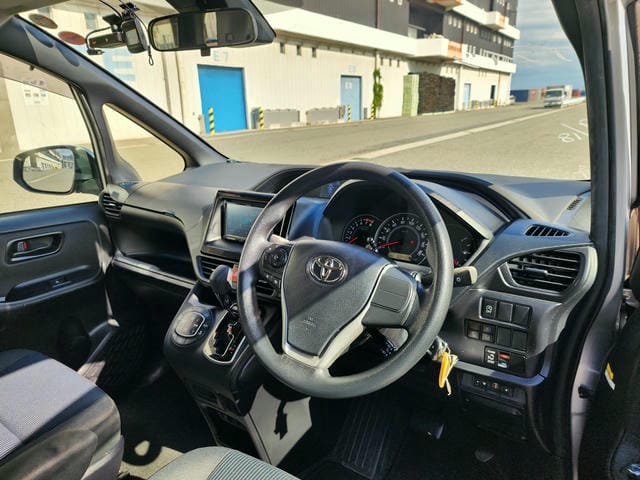 TOYOTA VOXY X 2019/8 photo 8