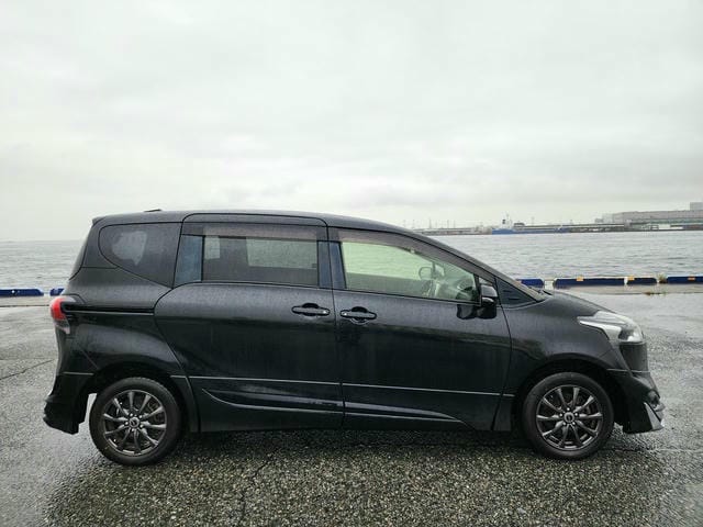 TOYOTA SIENTA G CUERO 4WD 2019/9 photo 2