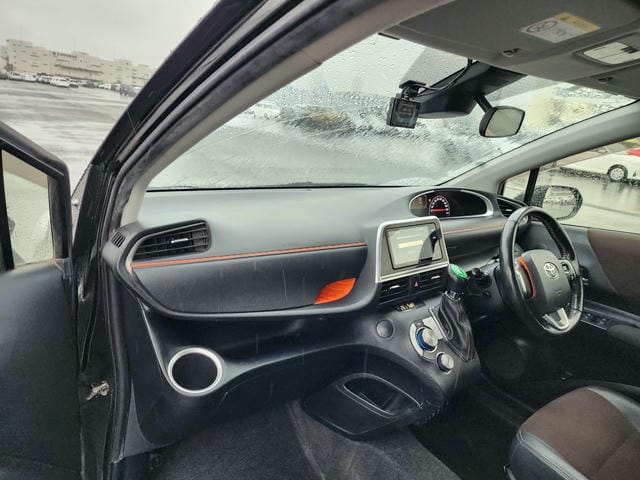 TOYOTA SIENTA G CUERO 4WD 2019/9 photo 9