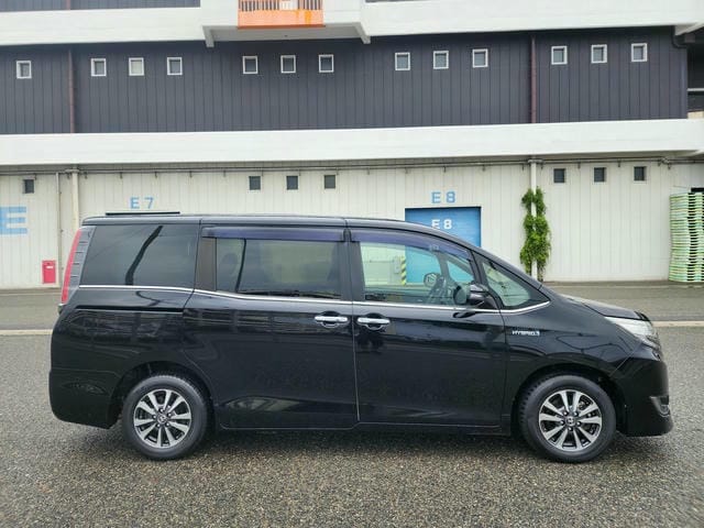 TOYOTA ESQUIRE HYBRID GI PREMIUM PACKAGE BLACK TAILORED 2019/8 photo 2