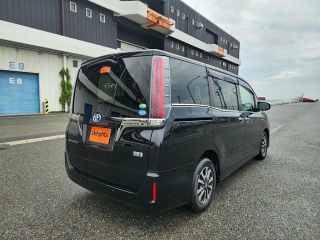 TOYOTA ESQUIRE HYBRID GI PREMIUM PACKAGE BLACK TAILORED 2019/8 photo 3