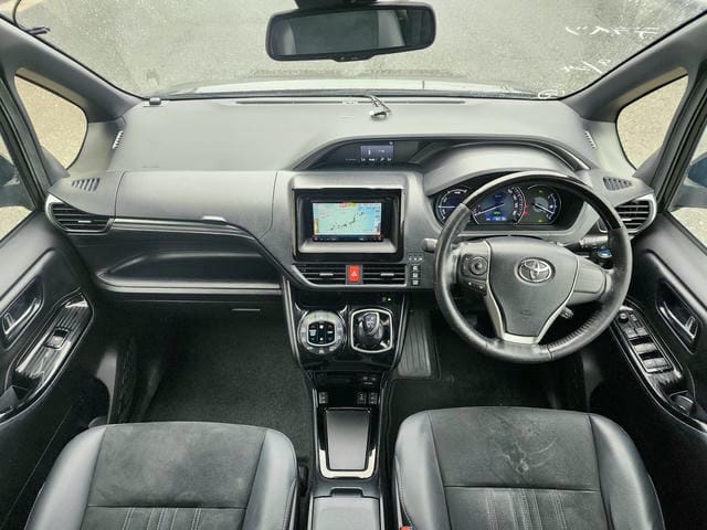 TOYOTA ESQUIRE HYBRID GI PREMIUM PACKAGE BLACK TAILORED 2019/8 photo 10