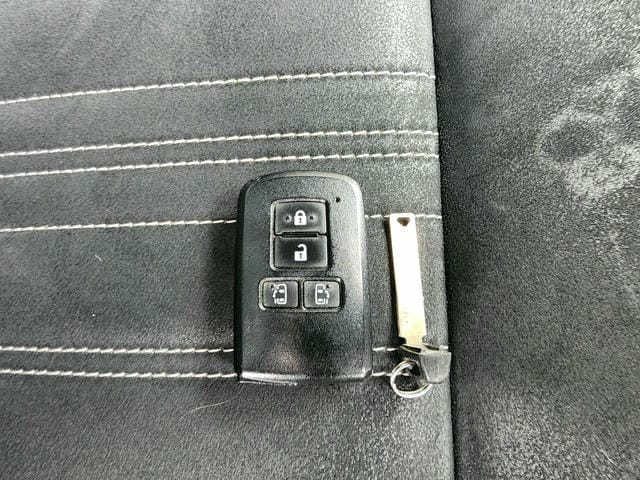 TOYOTA ESQUIRE HYBRID GI PREMIUM PACKAGE BLACK TAILORED 2019/8 photo 21